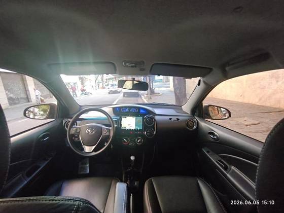 TOYOTA ETIOS 1.5 X PLUS SEDAN 16V FLEX 4P AUTOMÁTICO